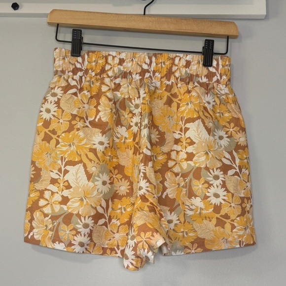 Charlie Holiday Floral Women's Shorts - Picture 2 of 8